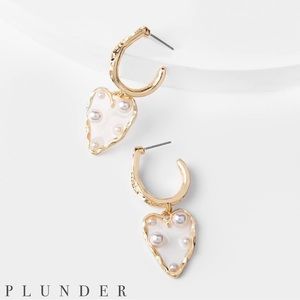 NEW Pearl and Gold Heart Earrings